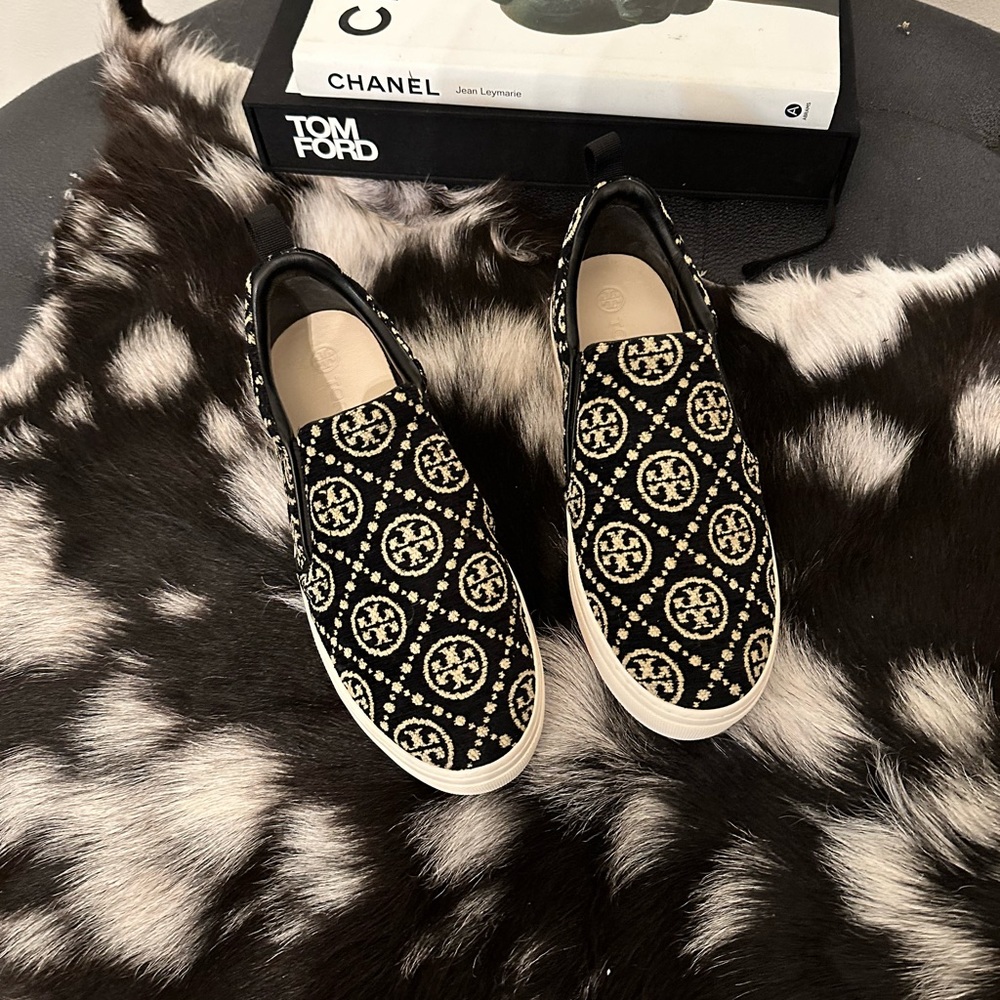 COPY - Tory Burch T-monogram slide on tennis